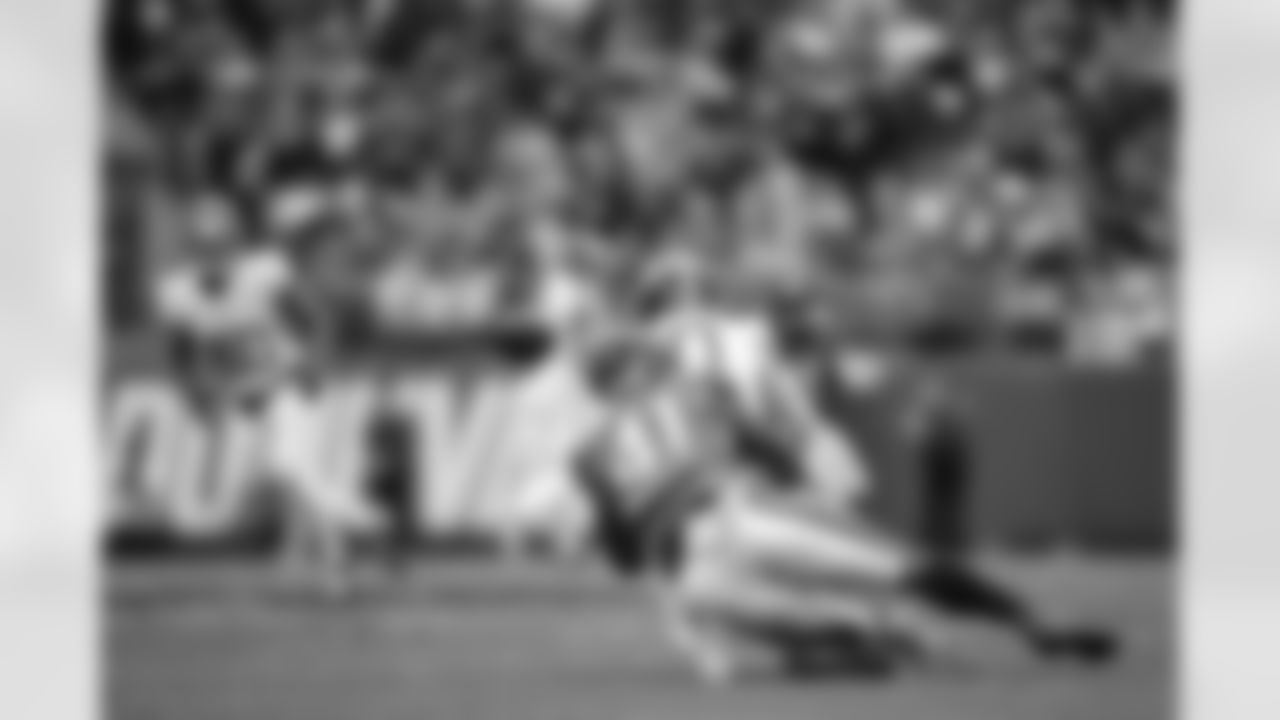 Jacksonville Jaguars vs Tennessee Titans

DE Josh Hines-Allen (41)