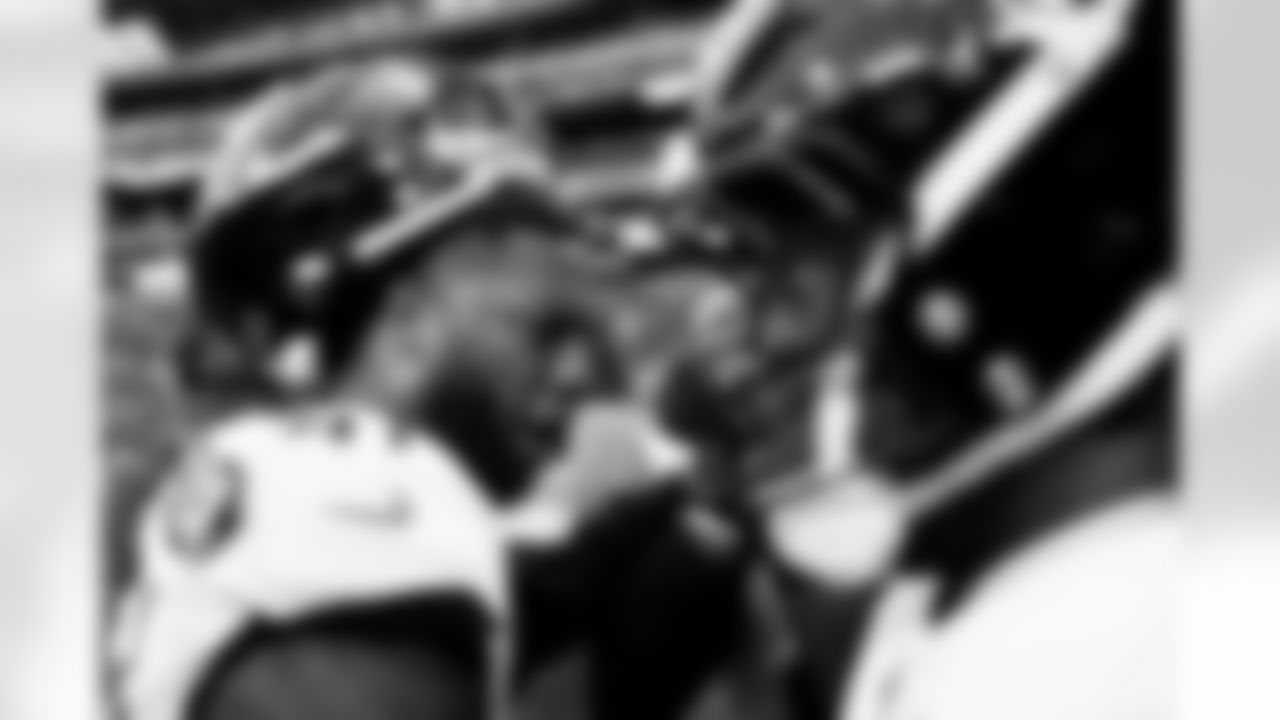 Jacksonville Jaguars vs Las Vegas Raiders

DE Josh Hines-Allen (41)