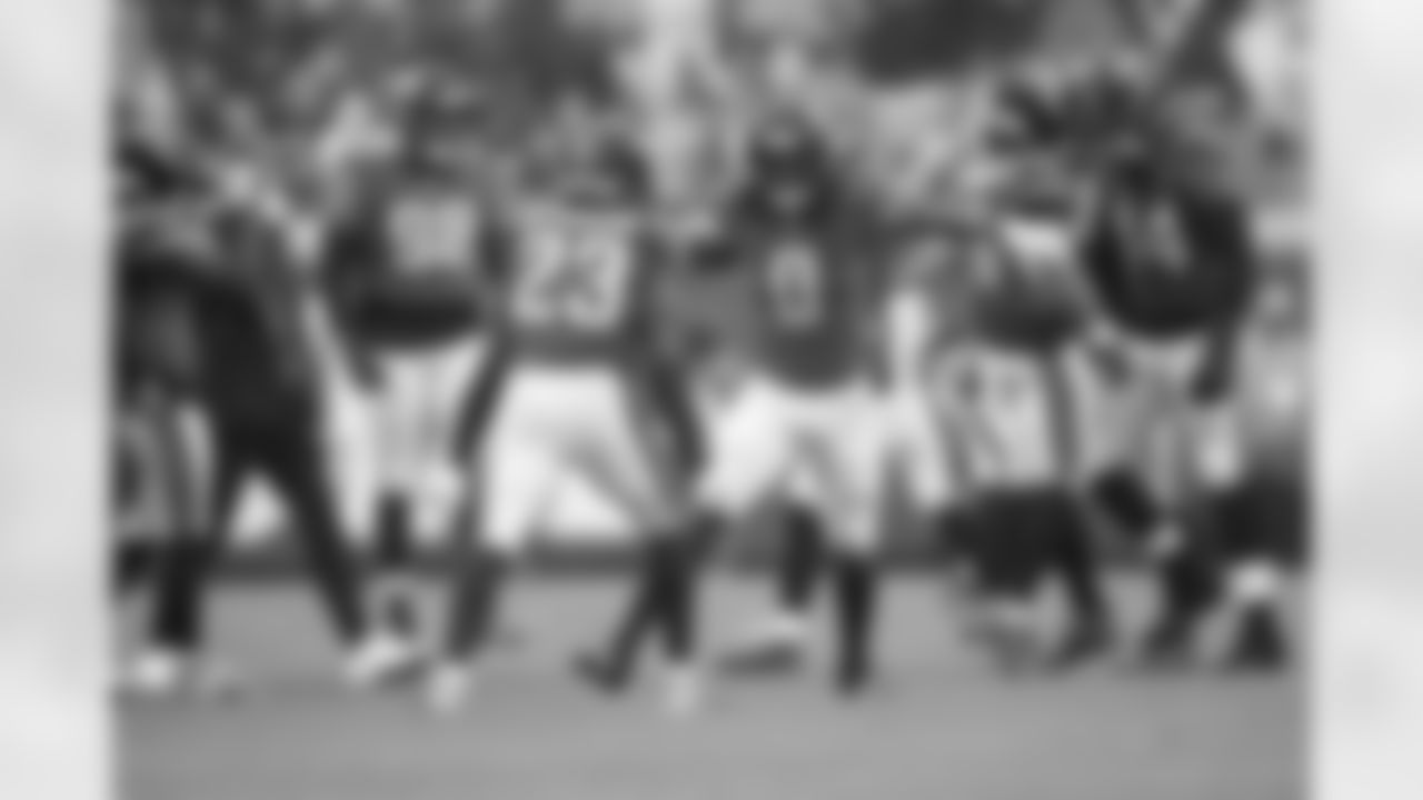 Jacksonville Jaguars vs Indianapolis Colts

LB Foyesade Oluokun (23) and LB Devin Lloyd (0)