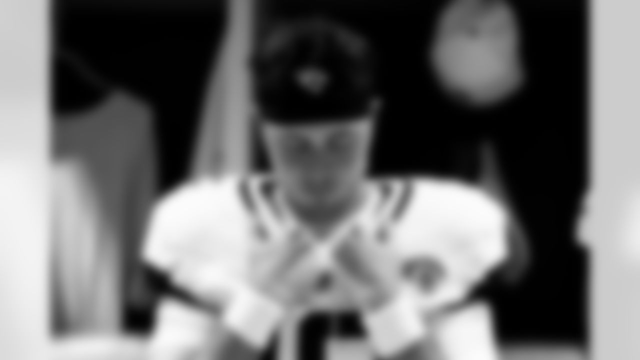 Jacksonville Jaguars vs Miami Dolphins
QB Seth Henigan (19)