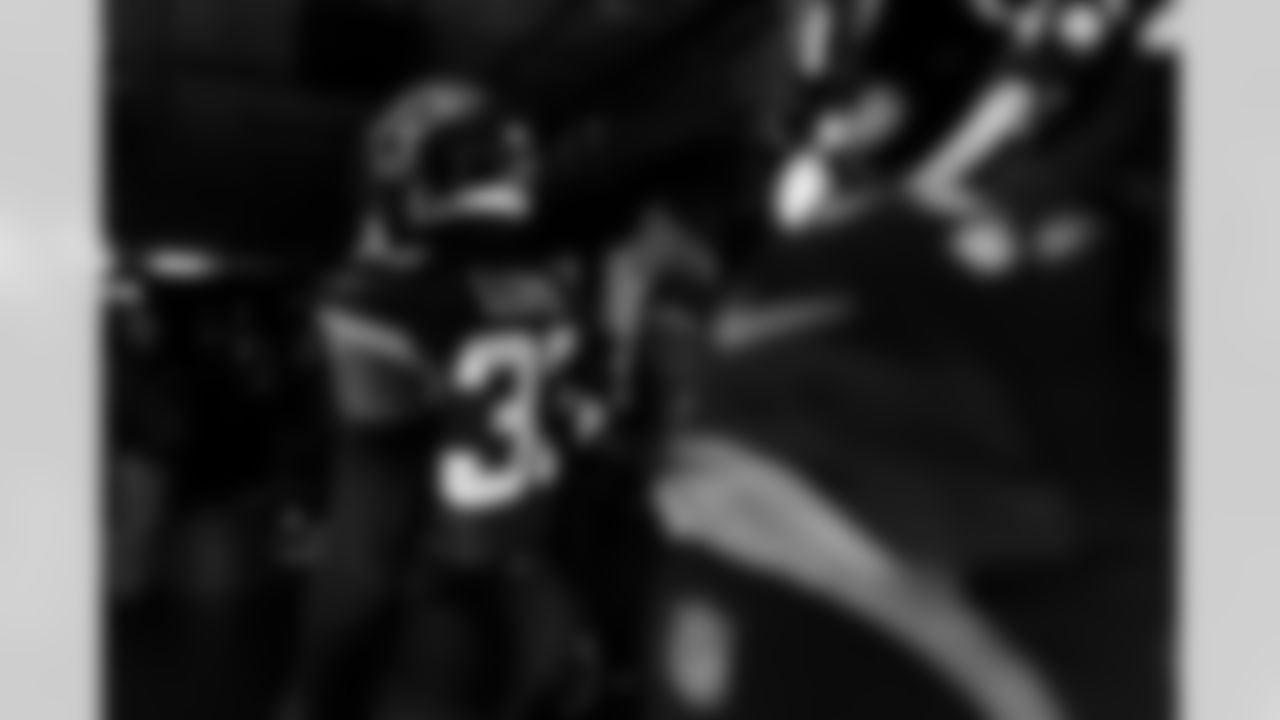 Jacksonville Jaguars vs. Cincinnati Bengals
LB Devin Lloyd (33) and TE Evan Engram (17)