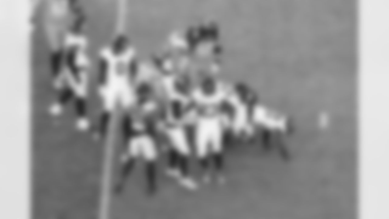 Jacksonville Jaguars vs Denver Broncos

LB Foyesade Oluokun (23)