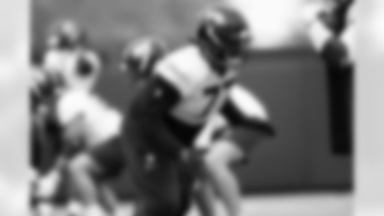 Jacksonville, Fla. — Jaguars offensive lineman Anton Harrison (77) during practice at the Miller Electric Center on November 27, 2025.