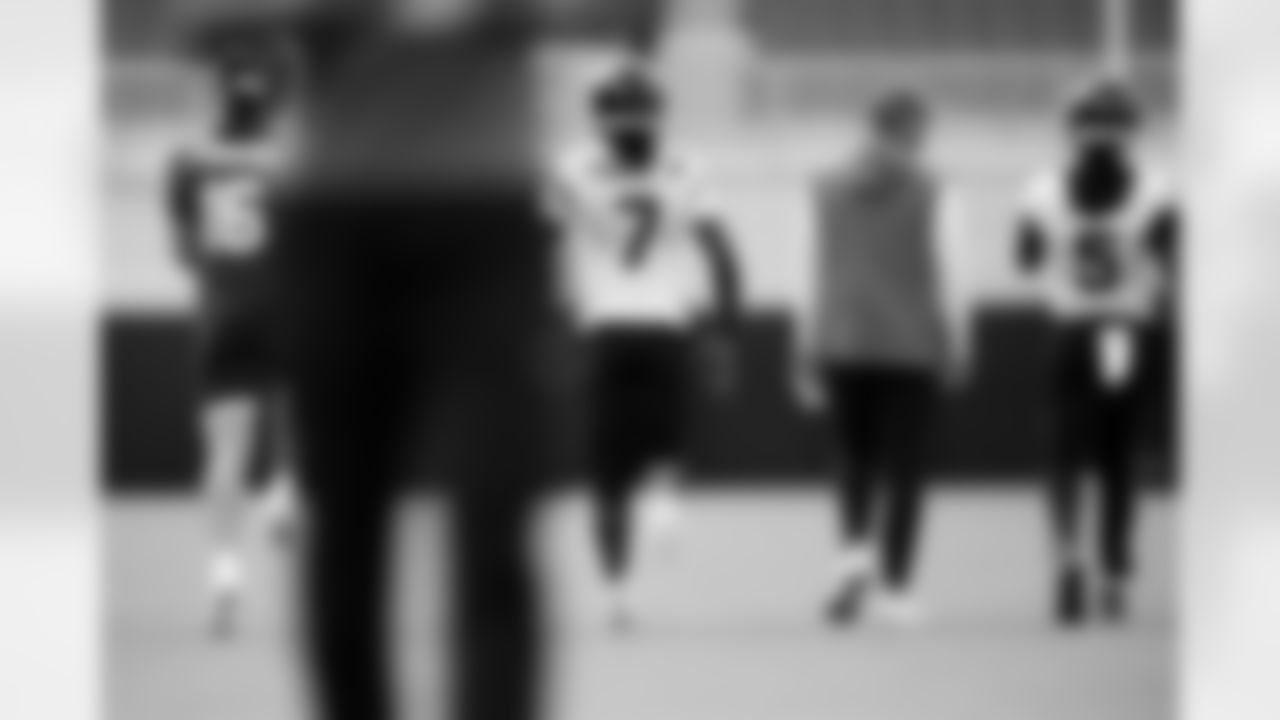 Jacksonville, Fla. — Jaguars quarterback Trevor Lawrence (16), wide receiver Brian Thomas Jr. (7), head coach Liam Coen, and wide receiver Dyami Brown (5) during practice at the Miller Electric Center on November 27, 2025.