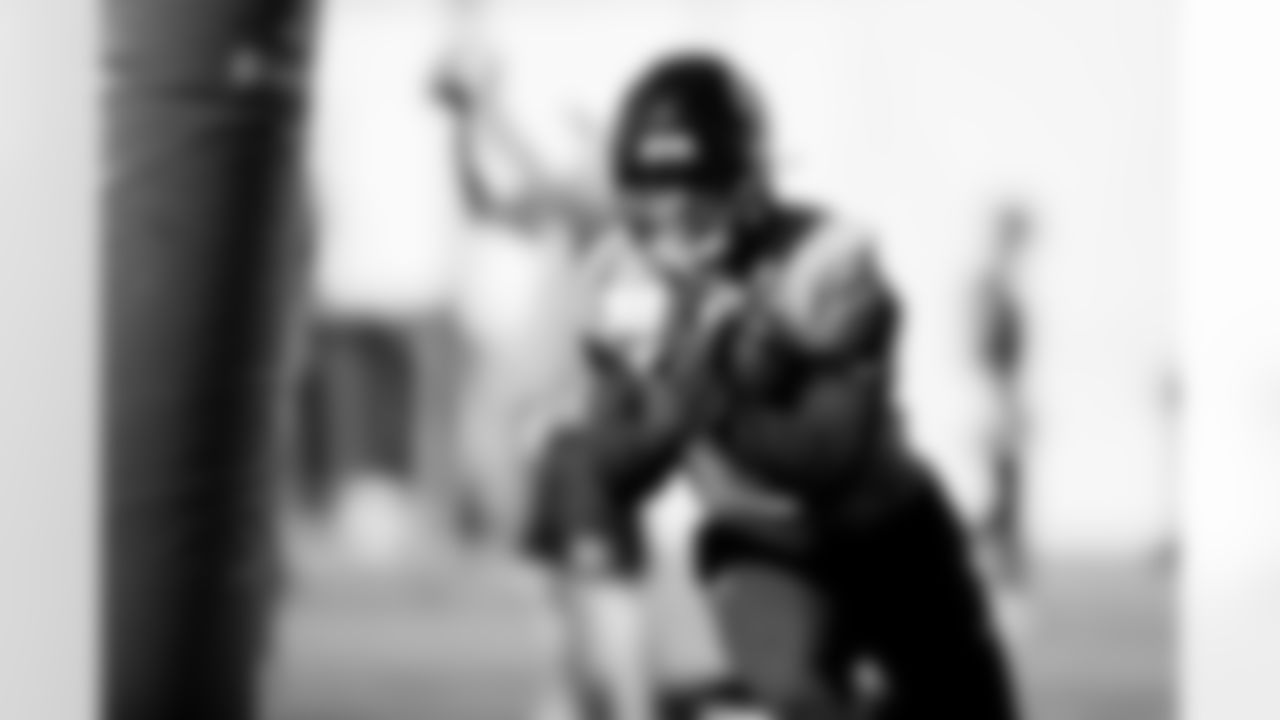 Jacksonville, Fla. — Jaguars running back Bhayshul Tuten (33) during practice at the Miller Electric Center on December 11, 2025.