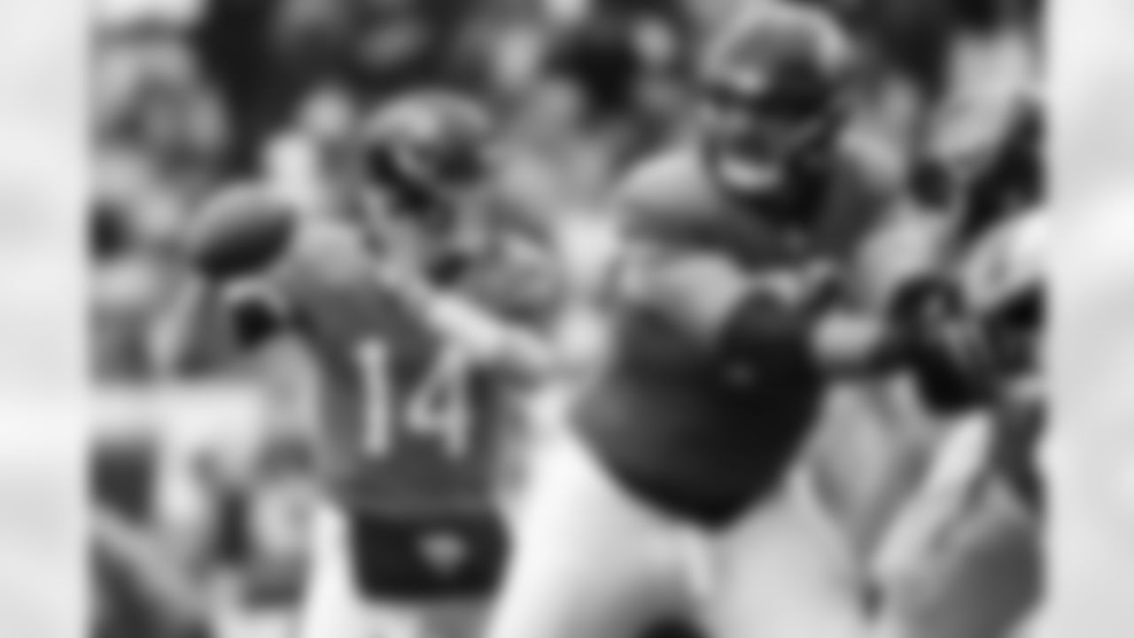 Jacksonville Jaguars vs Tennessee Titans

QB Nick Mullens (14)