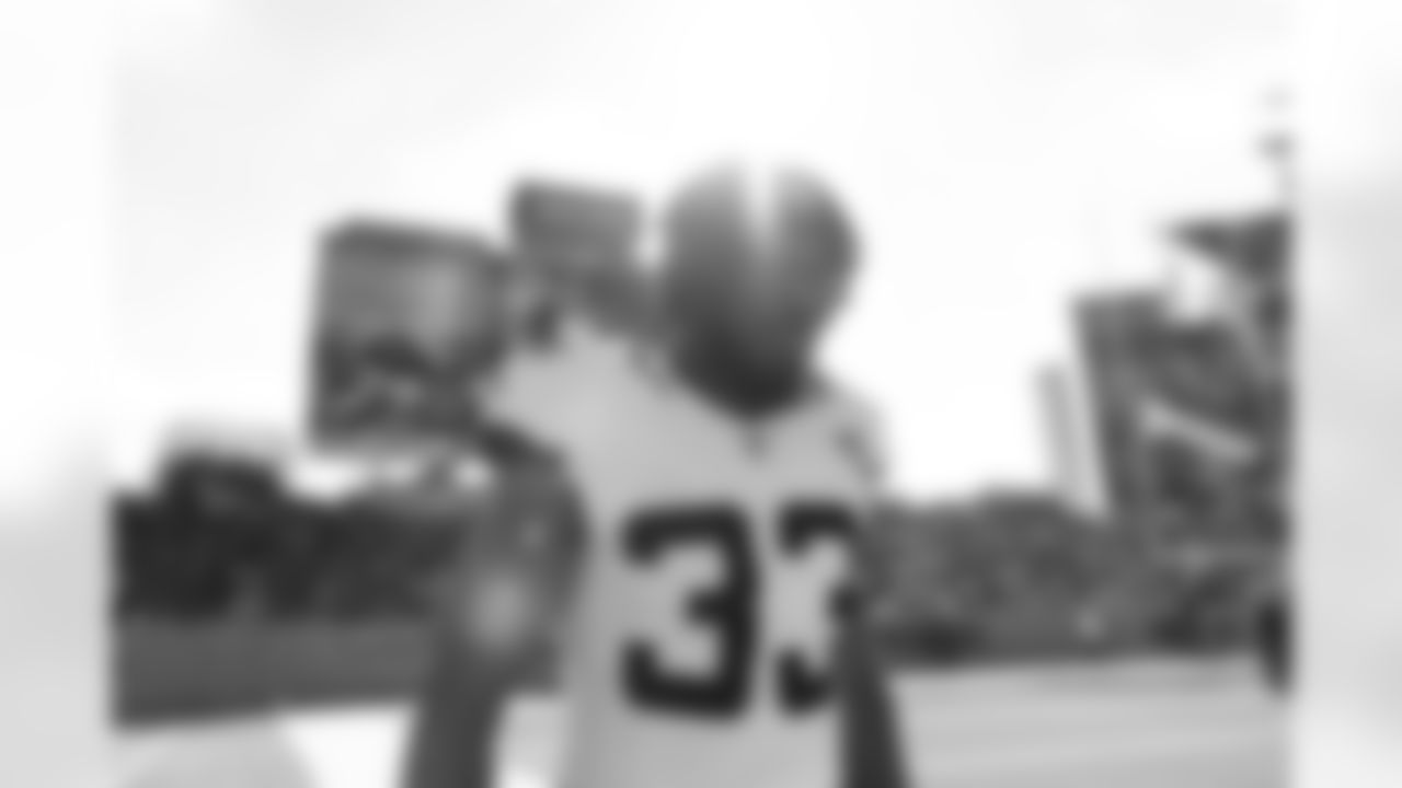 Jacksonville Jaguars vs Tennessee Titans

RB Bhayshul Tuten (33)