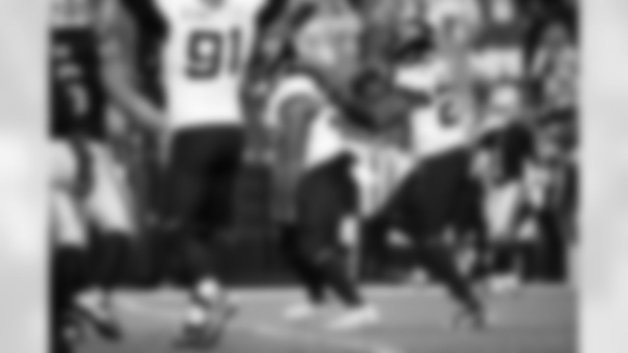 Jacksonville Jaguars vs Las Vegas Raiders

DT DaVon Hamilton (52) and LB Foyesade Oluokun (23)