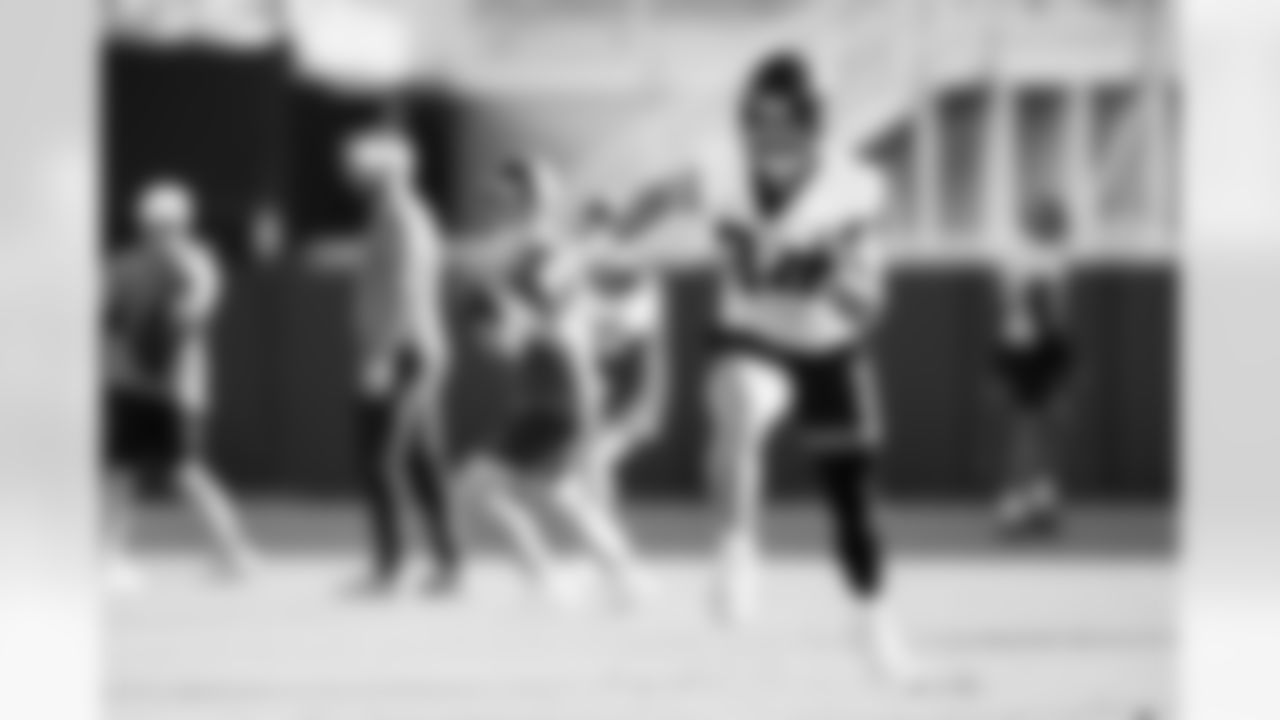 Jacksonville, Fla. — Jaguars tight end Hunter Long (84) during practice at the Miller Electric Center on December 25, 2025.