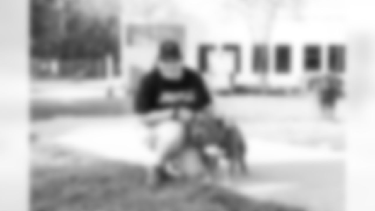 Jacksonville, Fla. — Jaguars staff members volunteer walking dogs at the Jacksonville Humane Society on April 4, 2025.