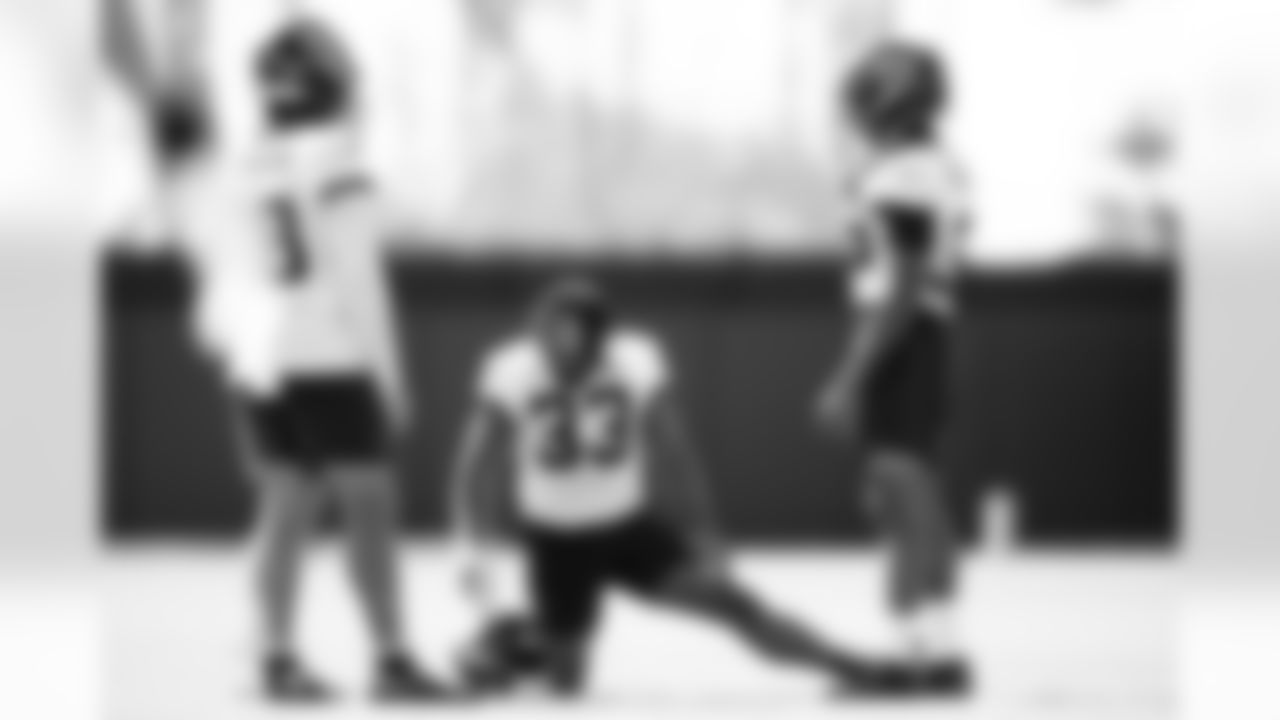 Jacksonville, Fla. — Jaguars running back Bhayshul Tuten (33) during practice at the Miller Electric Center on November 5, 2025.