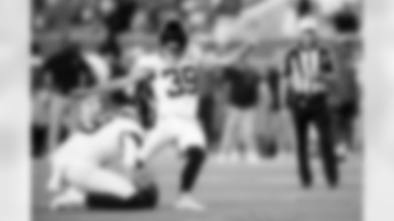 Jacksonville Jaguars vs Miami Dolphins
K Cam Little (39)