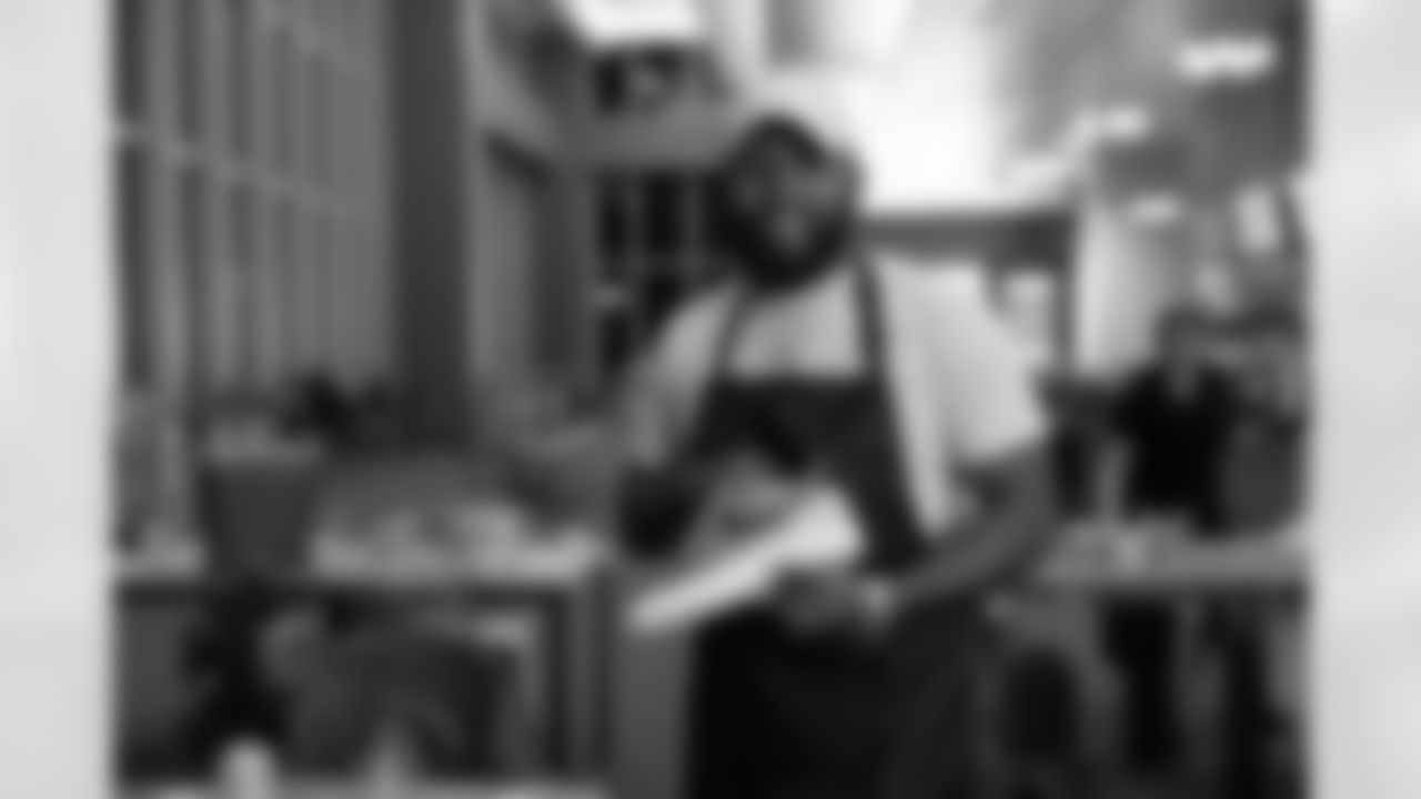 2023_0104_KickingItWithSoles_130