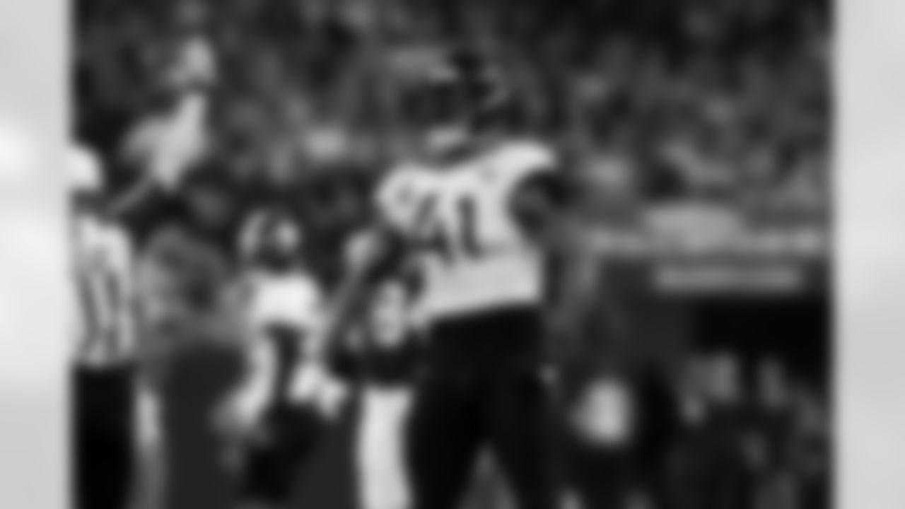 Jacksonville Jaguars vs. Indianapolis Colts

DE Josh Hines-Allen (41)