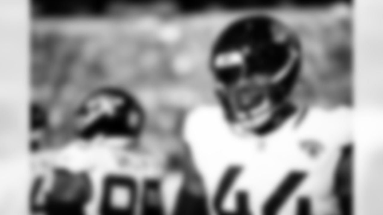 Jacksonville Jaguars vs Denver Broncos

DE Travon Walker (44)