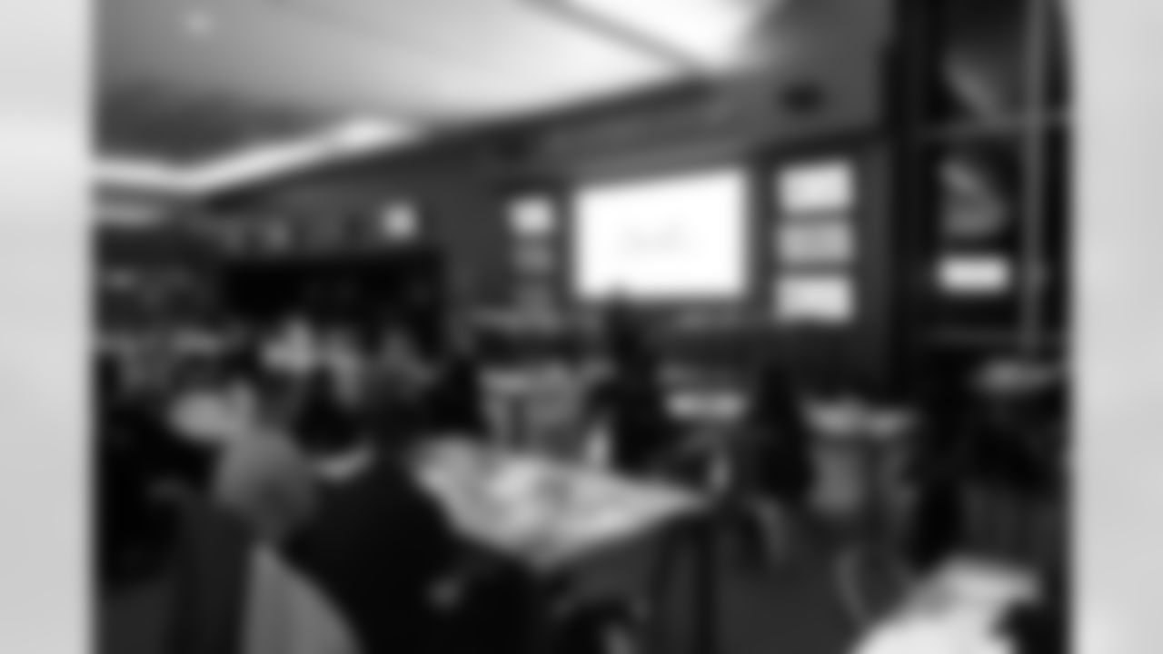 2023_0104_KickingItWithSoles_33