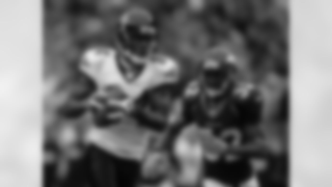 Jacksonville Jaguars wide receiver Troy Williamson (84) pulls in a pass as Denver Broncos cornerback Dre' Bly (32) looks on during a football game in Denver, Sunday, Oct. 12, 2008. (AP Photo/Jack Dempsey)