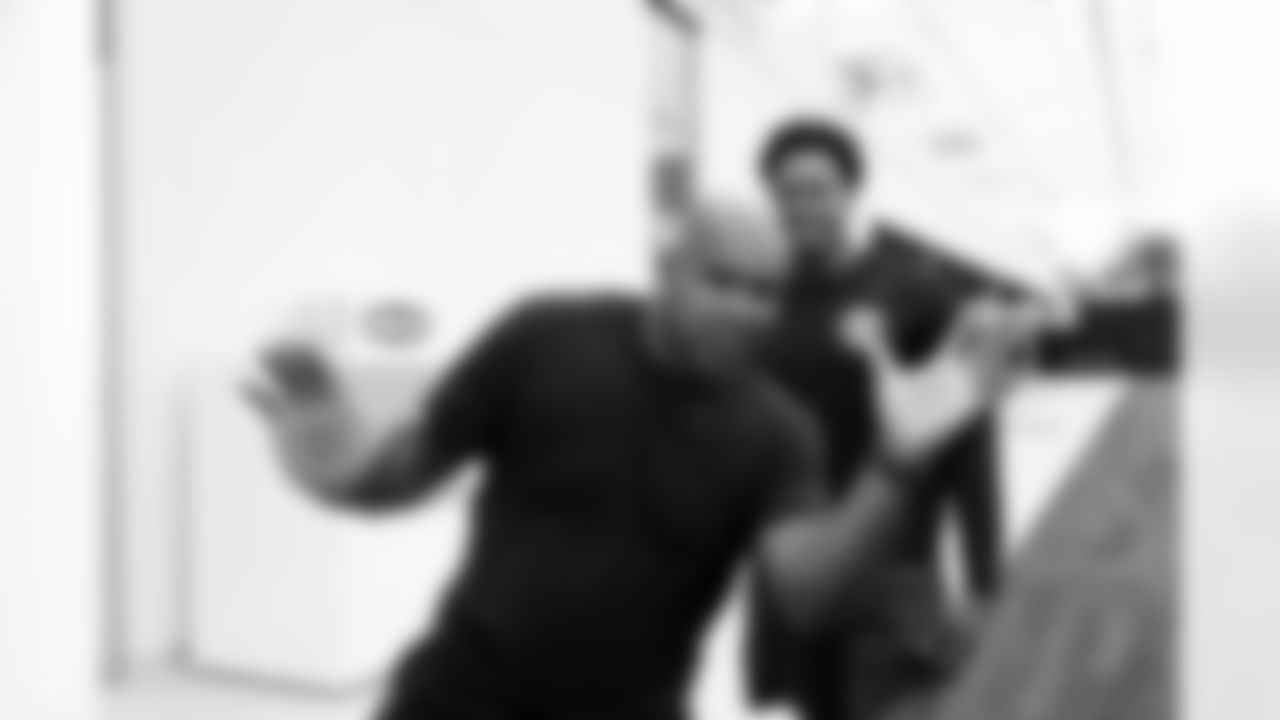 Jacksonville, Fla. — Jagaurs Legends attend Jaguars practice at the Miller Electric Center on December 5, 2025.