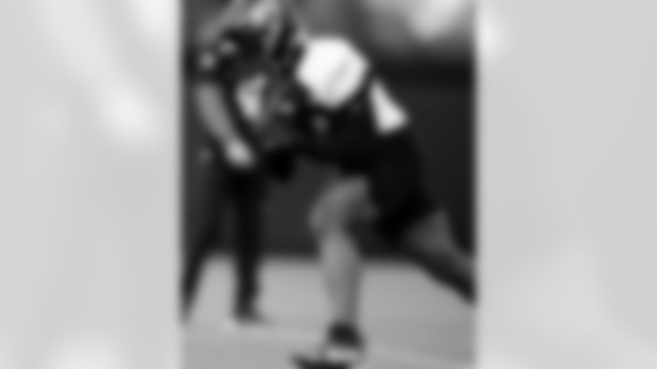 Jacksonville, Fla. — Jaguars running back Bhayshul Tuten (33) during practice at the Miller Electric Center on November 27, 2025.