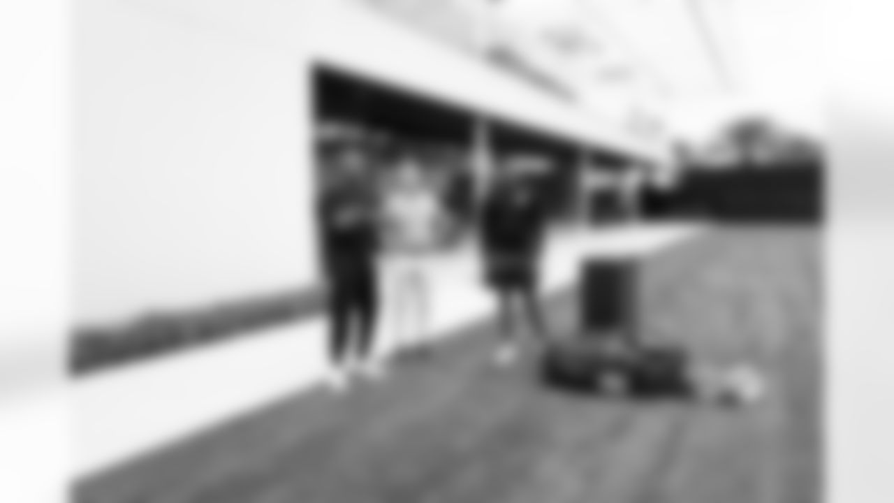 Jacksonville, Fla. — Jagaurs Legends attend Jaguars practice at the Miller Electric Center on December 5, 2025.