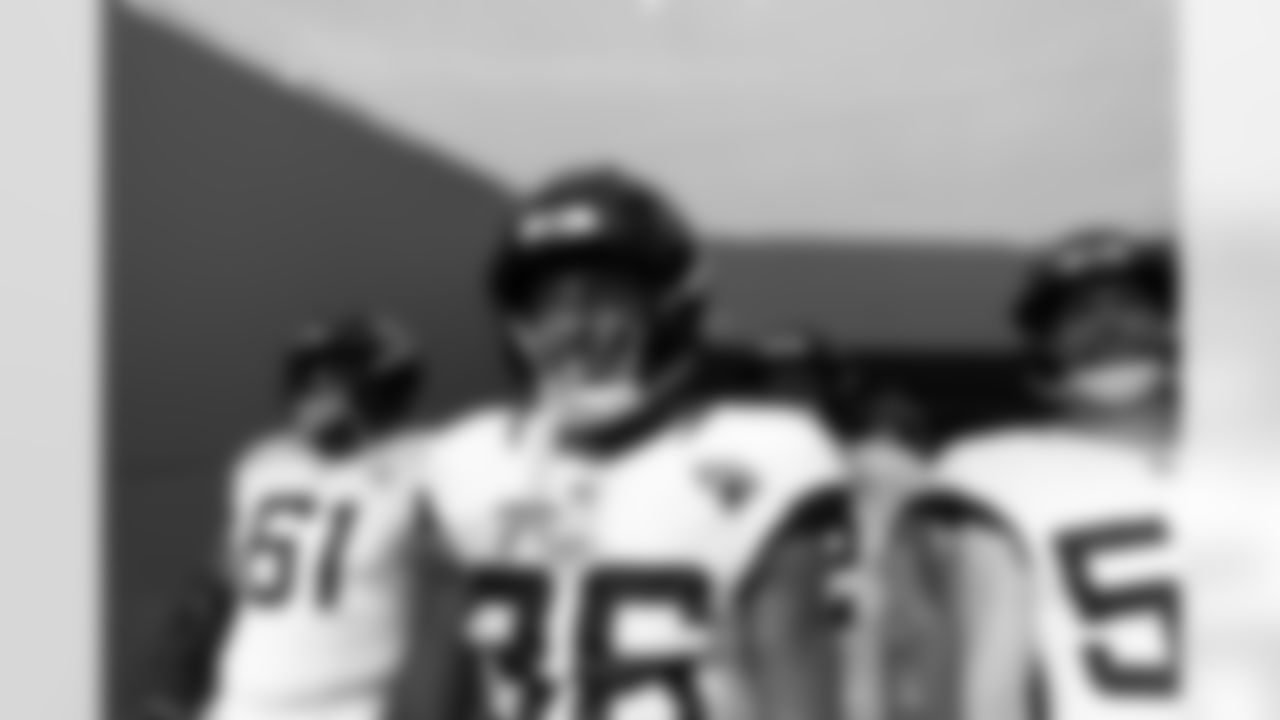 Jacksonville Jaguars vs Miami Dolphins
RB LeQuint Allen Jr. (36)
