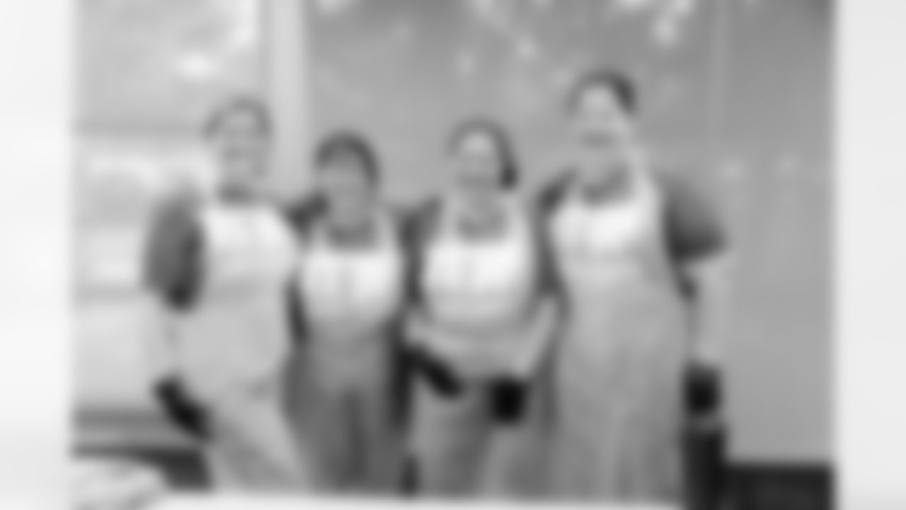 Jacksonville, Fla. — Florida Blue Senior Meal Distribution on November 24, 2025.