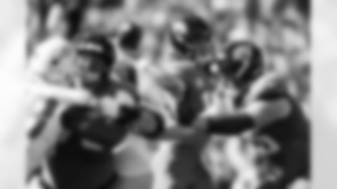 Jacksonville Jaguars vs Los Angeles Chargers
QB Trevor Lawrence (16)