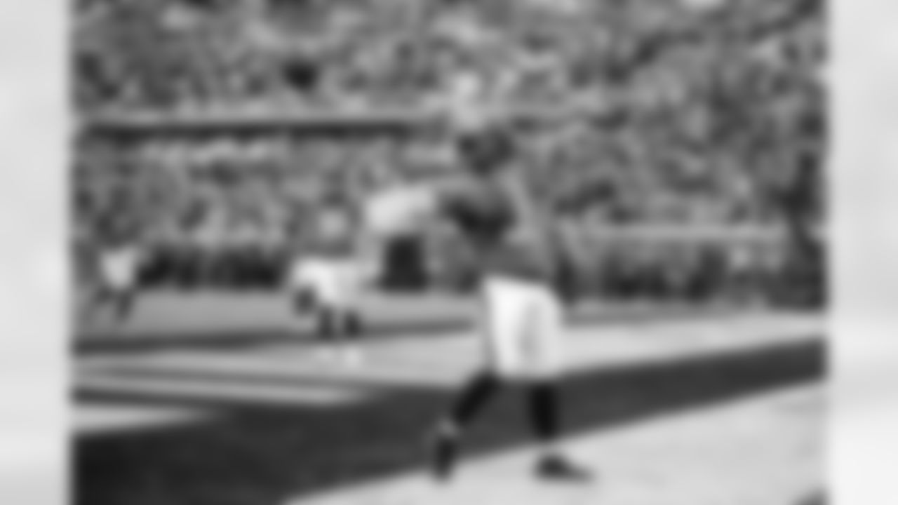 Jacksonville Jaguars vs Tennessee Titans

RB Bhayshul Tuten (33)