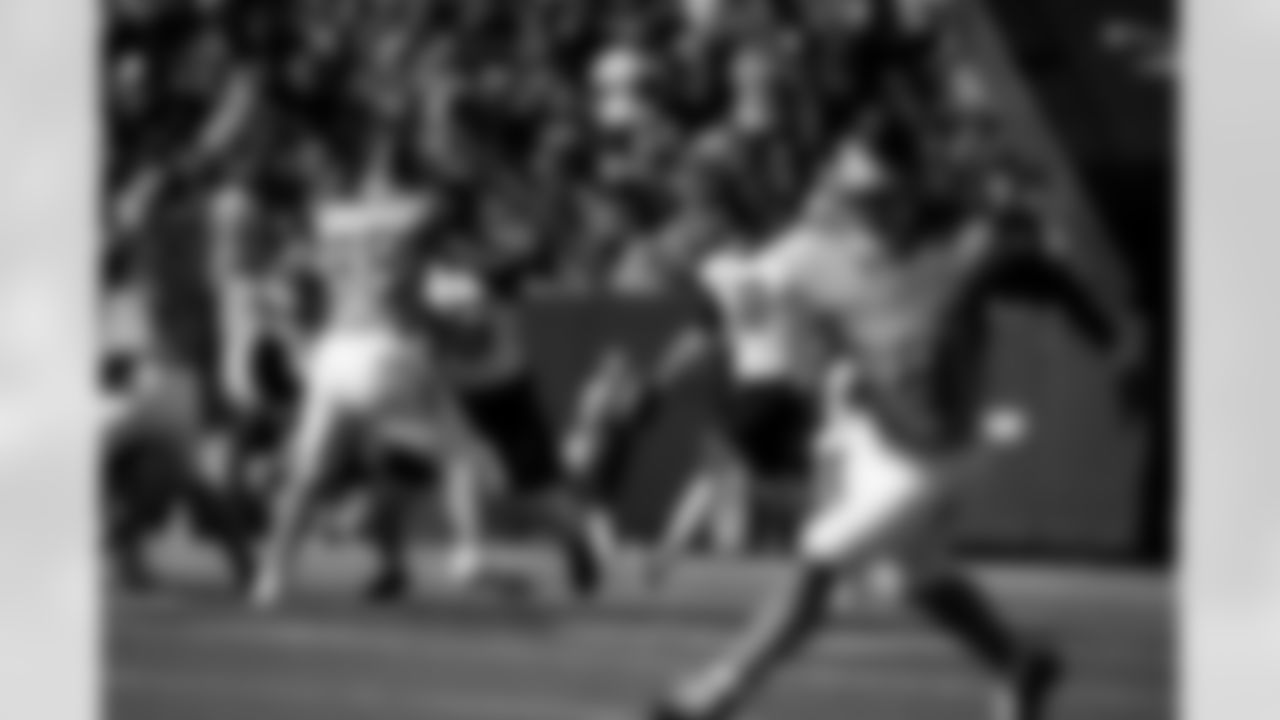 Jacksonville Jaguars vs Tennessee Titans

P Logan Cooke (9)