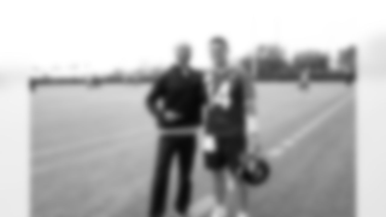 Jacksonville, Fla. — Jagaurs Legends attend Jaguars practice at the Miller Electric Center on December 5, 2025.