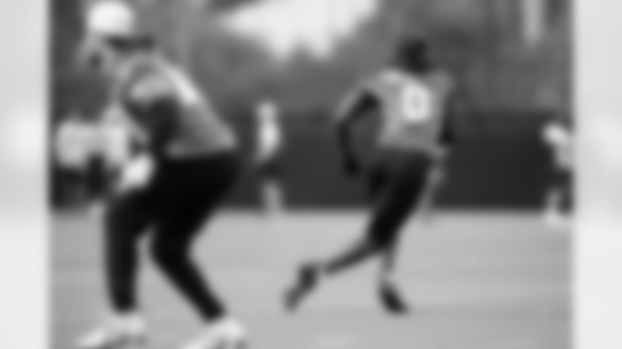 Jacksonville, Fla. — Jaguars linebacker Devin Lloyd (0) during practice at the Miller Electric Center on November 26, 2025.