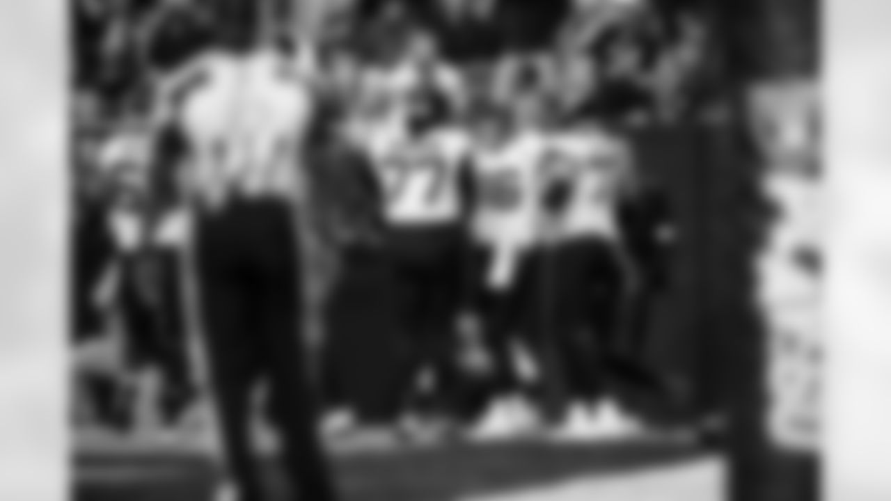 Jacksonville Jaguars vs Las Vegas Raiders

OL Anton Harrison (77) and QB Trevor Lawrence (16)