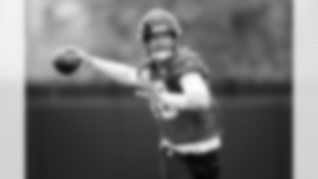 Jacksonville, Fla. — Jaguars quarterback Carter Bradley (10) during practice at the Miller Electric Center on December 4, 2025.