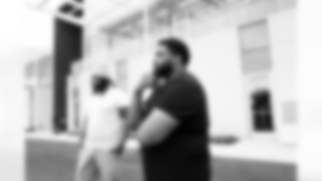 Jacksonville, Fla. — Jagaurs Legends attend Jaguars practice at the Miller Electric Center on December 5, 2025.