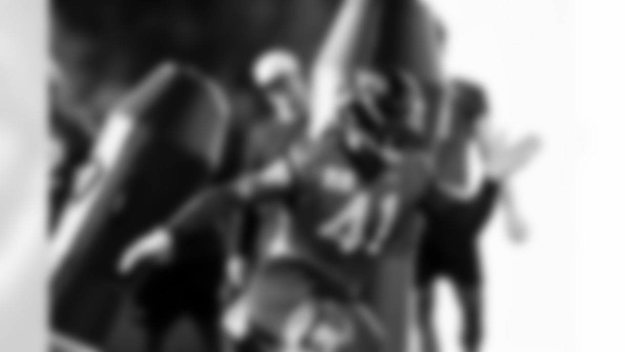 Jacksonville, Fla. — Jaguars defensive end Josh Hines-Allen (41) during practice at the Miller Electric Center on December 25, 2025.