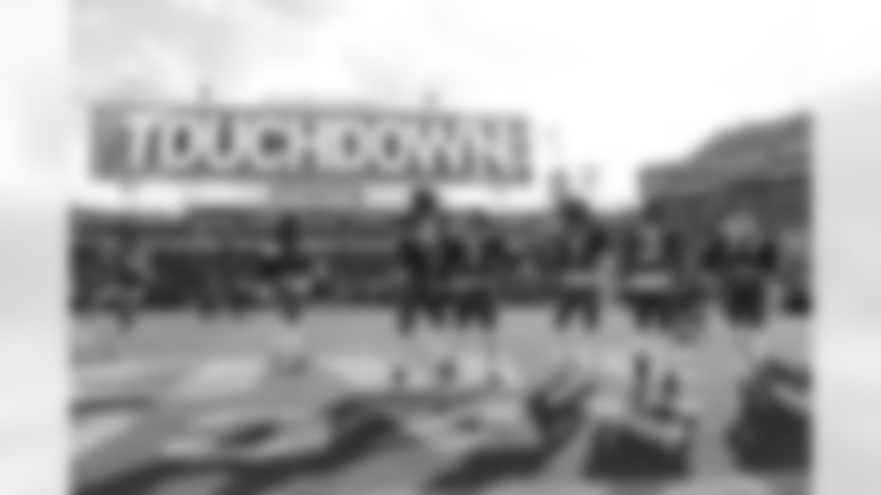 Jacksonville Jaguars vs New York Jets

RB Travis Etienne Jr. (1)