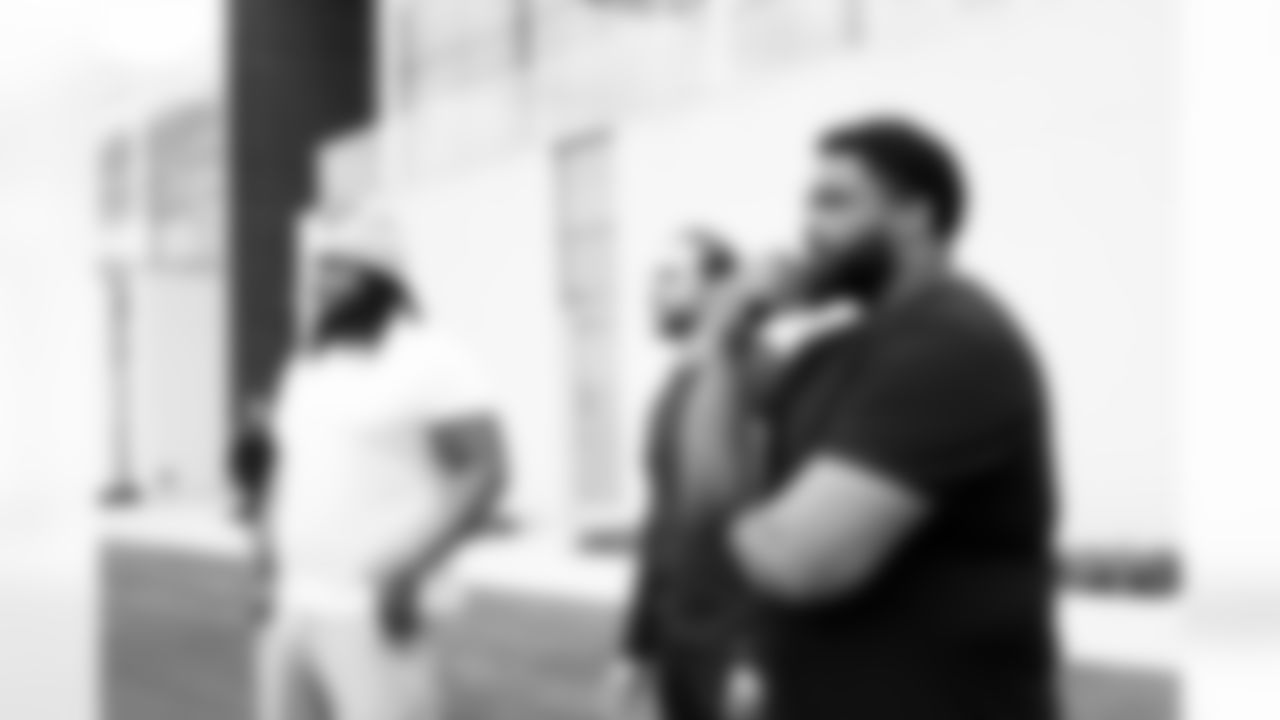 Jacksonville, Fla. — Jagaurs Legends attend Jaguars practice at the Miller Electric Center on December 5, 2025.