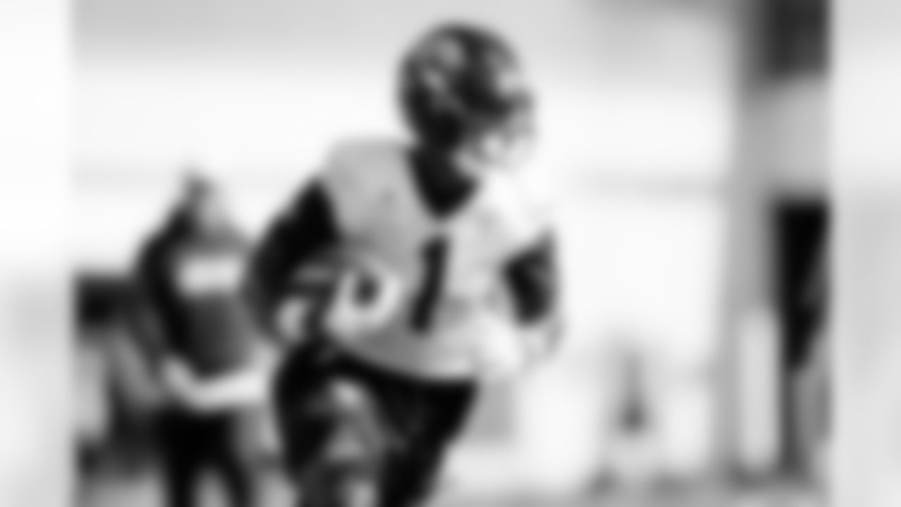 Jacksonville, Fla. — Jaguars running back Travis Etienne Jr. (1) during practice at the Miller Electric Center on November 5, 2025.