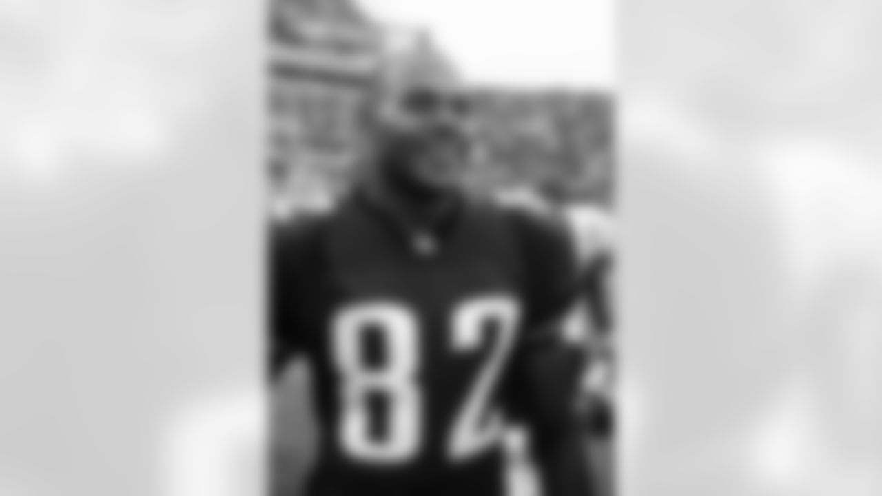 Wide receiver Jimmy Smith (82) of the Jacksonville Jaguars leaves the field after play in Jacksonville, Florida. (AP Photo / Al Messerschmidt)