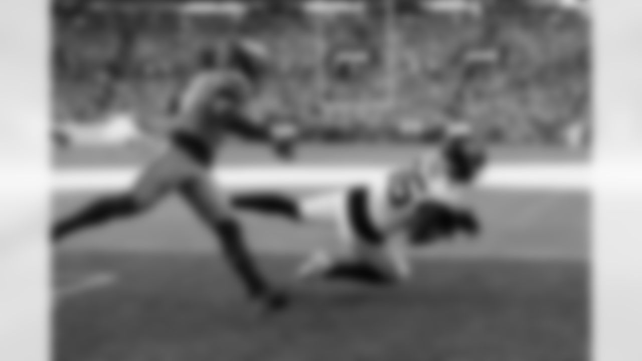 Jacksonville Jaguars vs Denver Broncos

TE Brenton Strange (85)