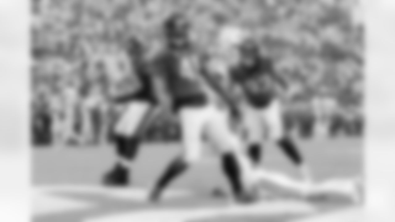 Jacksonville Jaguars vs Indianapolis Colts

DE Josh Hines-Allen (41)