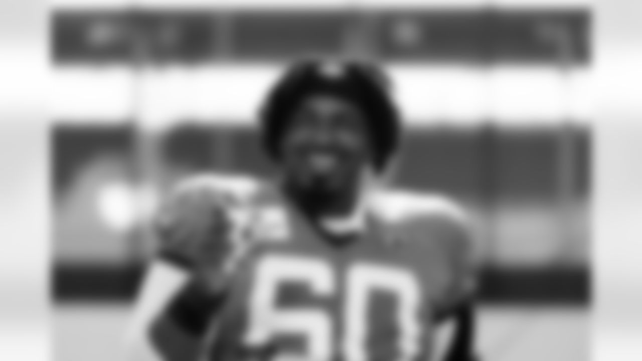 OL Darryl Williams (60)