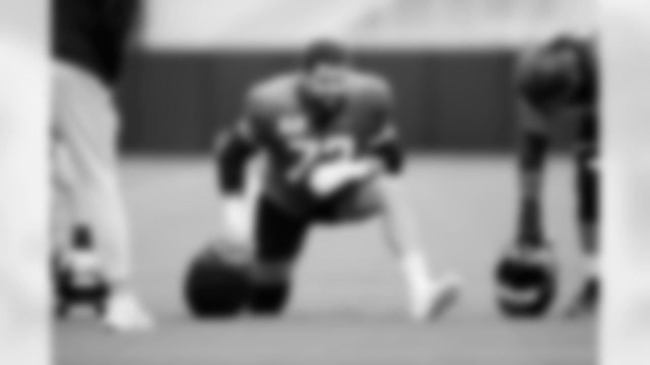 Jacksonville, Fla. — Jaguars offensive lineman Robert Hainsey (73) during practice at the Miller Electric Center on December 4, 2025.