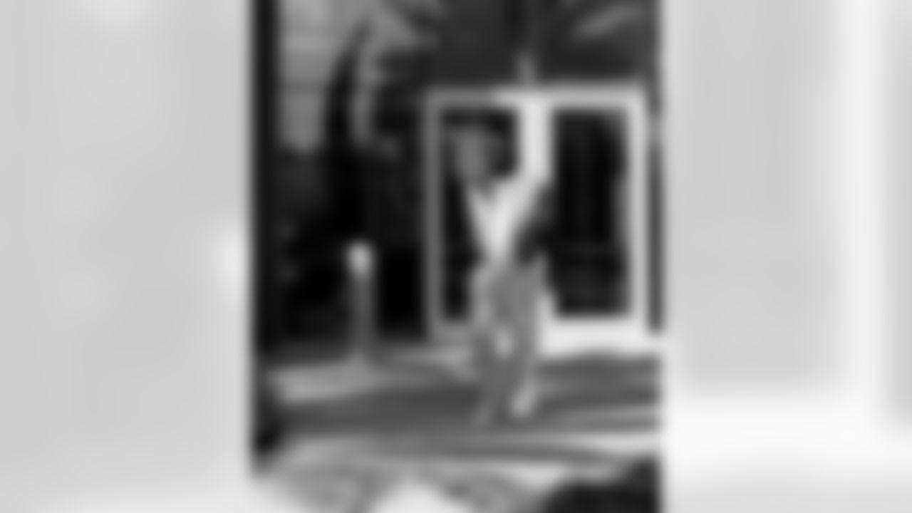 Jacksonville Jaguars vs Los Angeles Chargers
DE Josh Hines-Allen