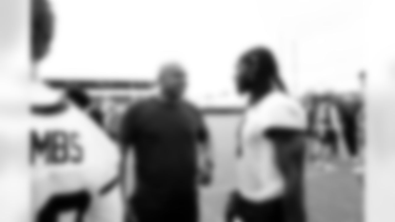 Jacksonville, Fla. — Jagaurs Legends attend Jaguars practice at the Miller Electric Center on December 5, 2025.