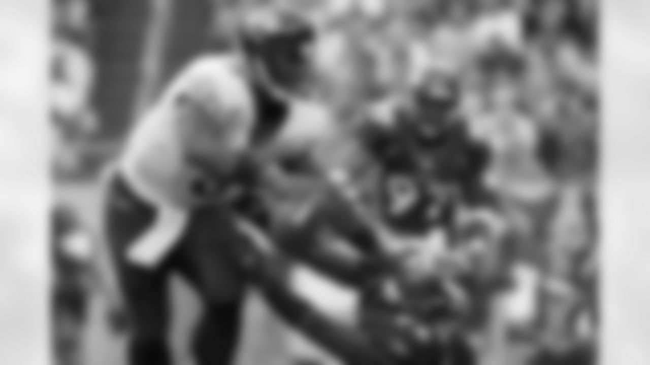 Jacksonville Jaguars David Garrard (9) stiff-arms Denver Broncos Elvis Dumervil (92) as he scrambles out of the pocket during the second quarter of an NFL football game in Denver, Sunday, Sept. 23, 2007. (AP Photo/David Zalubowski)