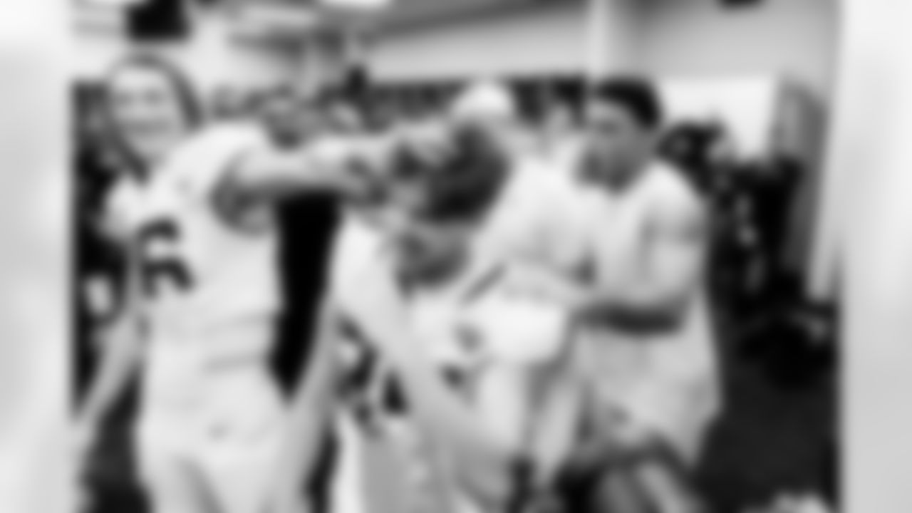 Jacksonville Jaguars vs Arizona Cardinals

K Cam Little (39) and QB Trevor Lawrence (16)