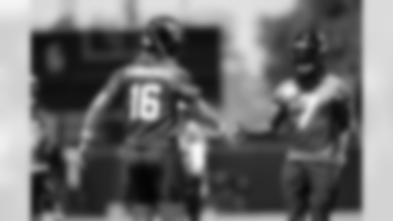Jacksonville, Fla. — Jaguars quarterback Trevor Lawrence (16) and wide receiver Brian Thomas Jr. (7) during OTAs at the Miller Electric Center on May 22, 2025.
