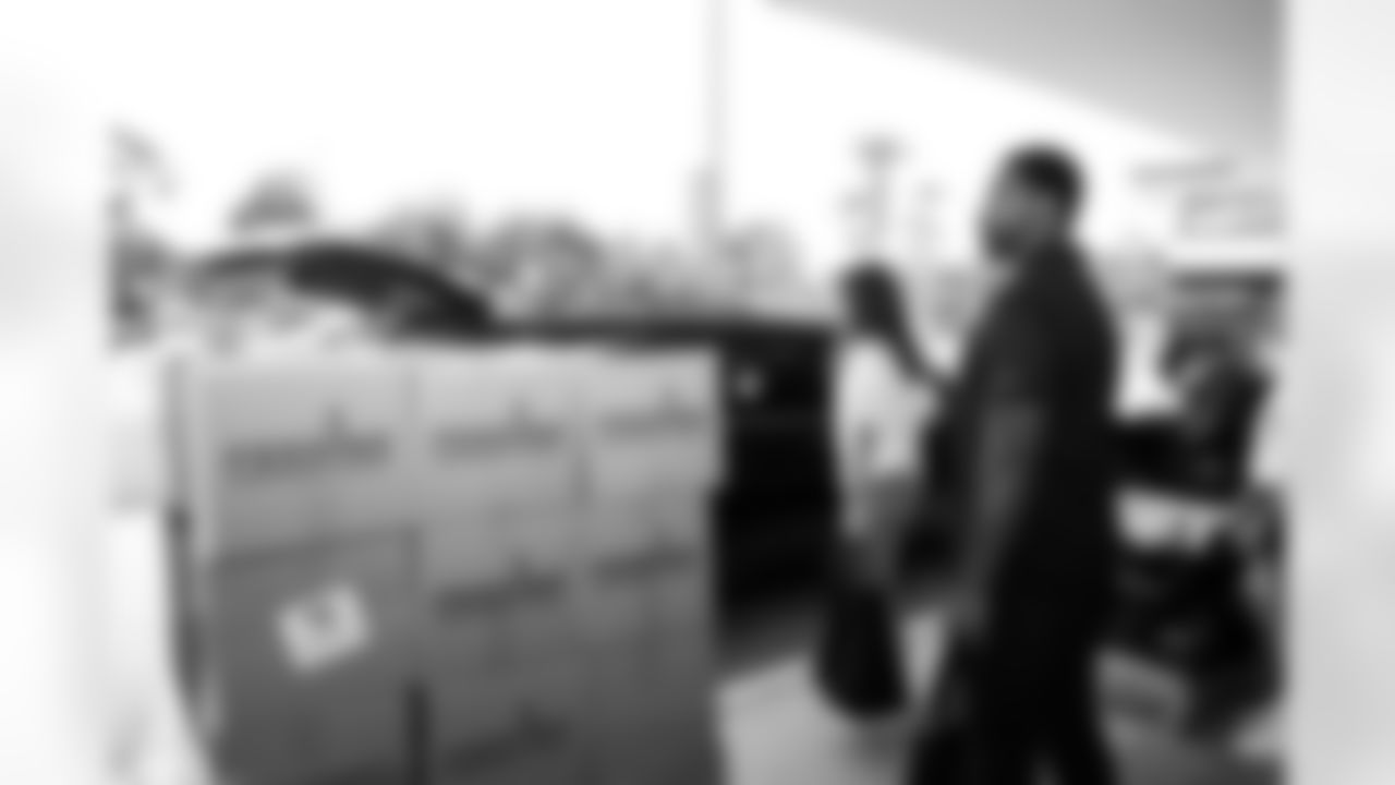 Jacksonville, Fla. – 2025 Hispanic Heritage Month Food Distribution at Englewood High School on September 27, 2025.