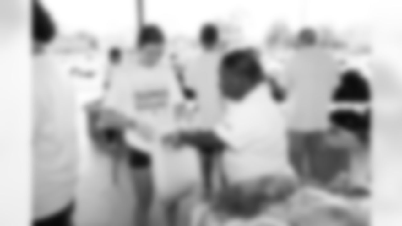 Jacksonville, Fla. – 2025 Hispanic Heritage Month Food Distribution at Englewood High School on September 27, 2025.